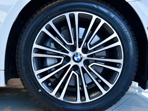 Used 2018 BMW 530i xDrive AWD/4WD image 9