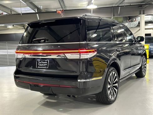 Used 2023 Lincoln Navigator Reserve AWD/4WD image 2