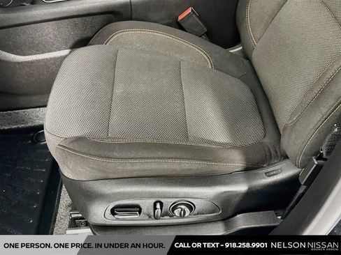 Used 2021 Chevrolet Traverse LT FWD image 18