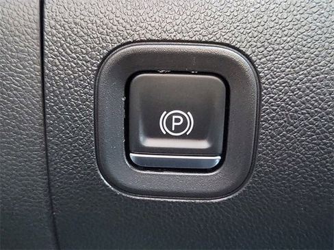 Certified 2020 Chevrolet Silverado 1500 LT w/ All-Star Edition image 18