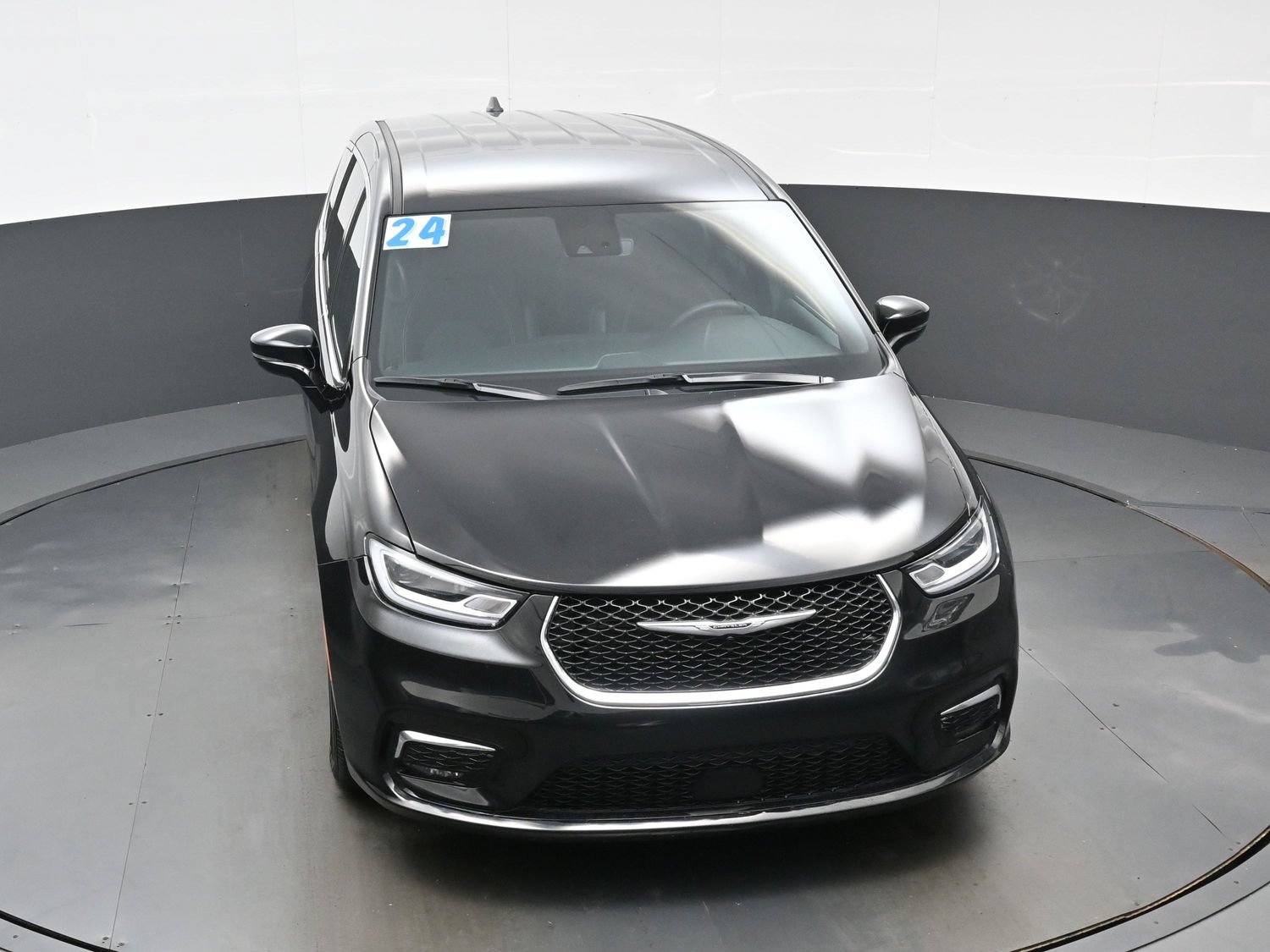 Used 2024 Chrysler Pacifica Touring FWD image 44