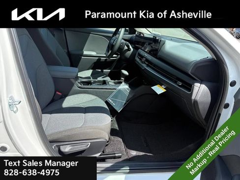 New 2026 Kia K4 FWD image 17