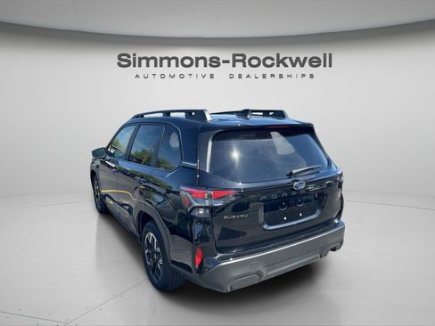 Used 2025 Subaru Forester Premium AWD/4WD image 3