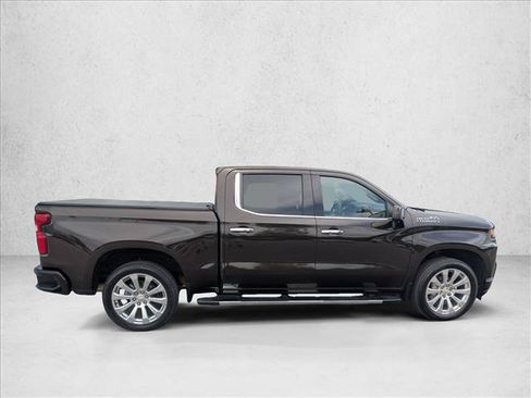 Used 2019 Chevrolet Silverado 1500 High Country w/ Technology Package AWD/4WD image 4