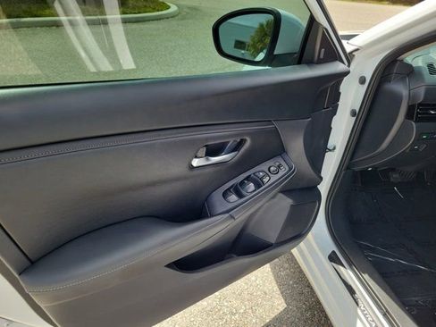 Used 2024 Nissan Sentra SV FWD image 18