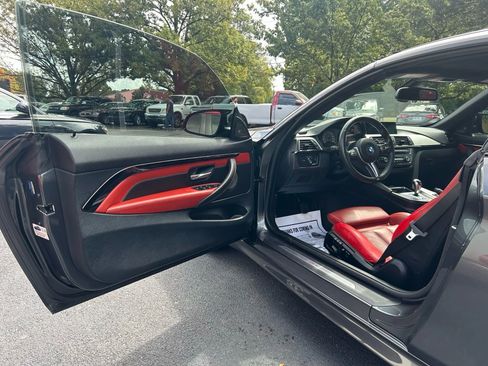 Used 2015 BMW M4 Convertible image 17