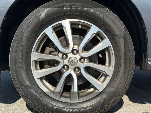 Used 2014 Nissan Pathfinder SV image 31