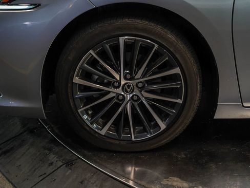 Used 2024 Lexus ES 350 w/ Premium Package FWD image 9