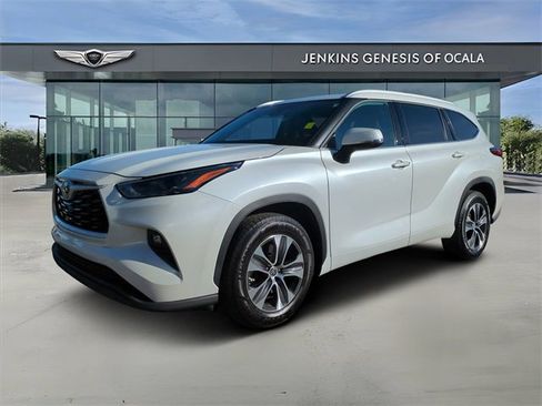 Used 2022 Toyota Highlander XLE image 7
