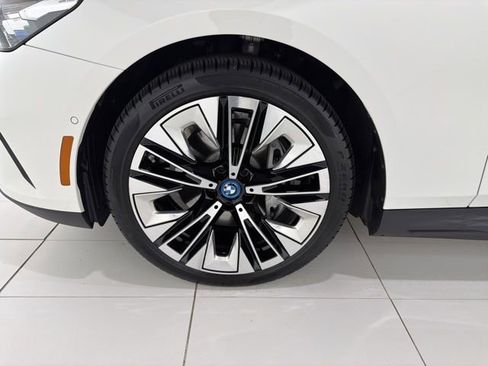 Used 2025 BMW i5 xDrive40 w/ Premium Package image 46