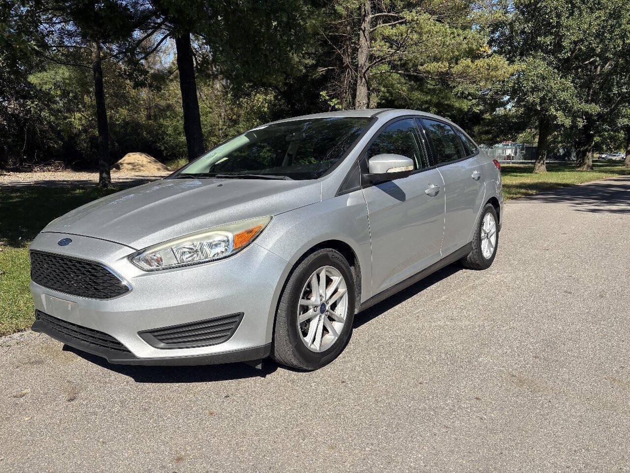 Used 2015 Ford Focus SE FWD image 2