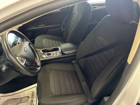 Used 2019 Ford Fusion SE FWD image 8