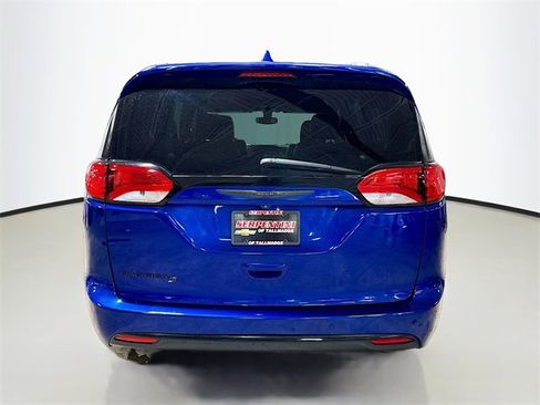 Used 2019 Chrysler Pacifica Touring-L Plus w/ S Appearance Package image 8