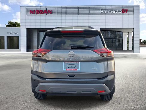 Used 2022 Nissan Rogue SV w/ SV Premium Package FWD image 5