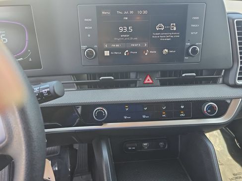 Used 2025 Kia Sportage LX FWD image 12