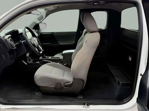 Used 2022 Toyota Tacoma SR image 18