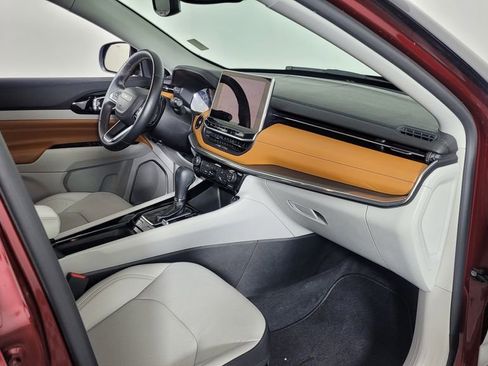 Used 2022 Jeep Compass Limited image 34