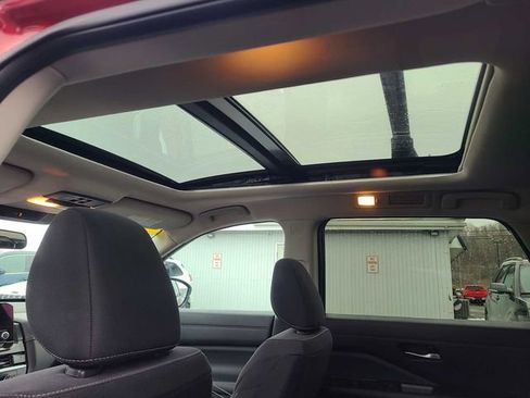 Used 2022 Nissan Pathfinder SV w/ SV Premium Package image 25