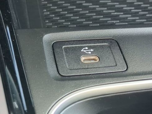 Used 2024 Mercedes-Benz EQB 300 4MATIC image 10