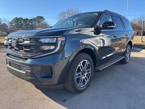 New 2026 Ford Expedition Active image 3