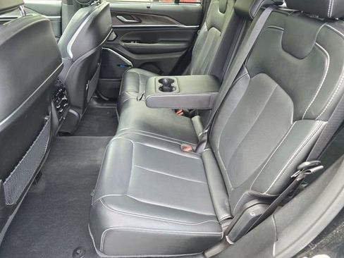 Used 2023 Jeep Grand Cherokee Overland w/ Luxury Tech Group IV AWD/4WD image 38