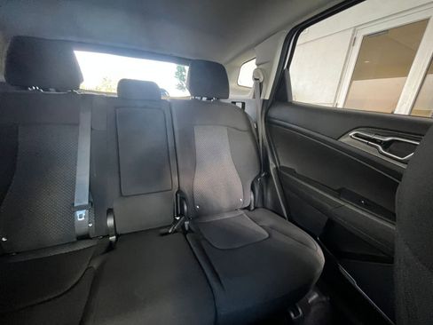 Used 2025 Kia Sportage LX image 37