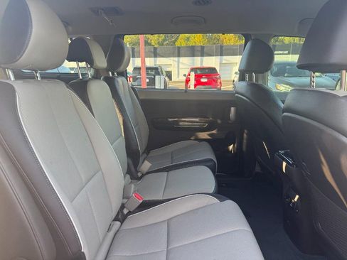 Used 2018 Kia Sedona SX Limited image 13