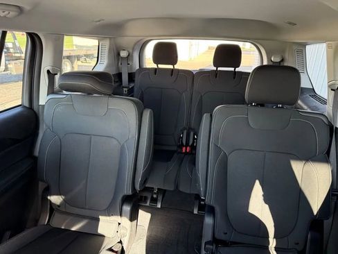 Used 2023 Jeep Grand Cherokee L Laredo image 22