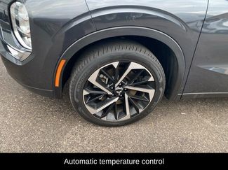 Used 2024 Mitsubishi Outlander SE video 3
