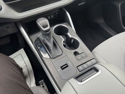 Used 2021 Toyota Highlander LE image 21