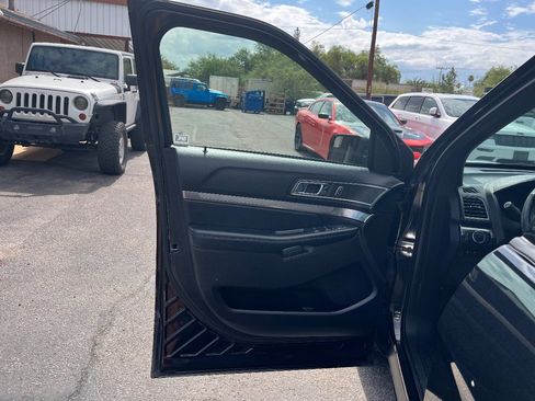 Used 2018 Ford Explorer XLT w/ Equipment Group 202A FWD image 28