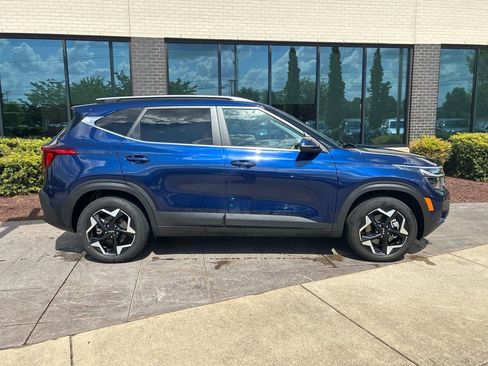 Used 2024 Kia Seltos EX AWD/4WD image 3