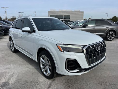 Used 2025 Audi Q7 2.0T Premium w/ Convenience Package image 3