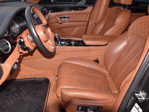 Used 2020 Bentley Bentayga image 13