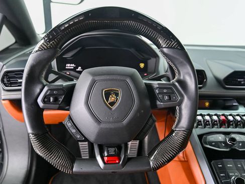 Used 2015 Lamborghini Huracan LP 610-4 AWD/4WD image 3
