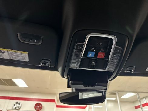 New 2026 RAM 1500 4x4 Crew Cab image 38