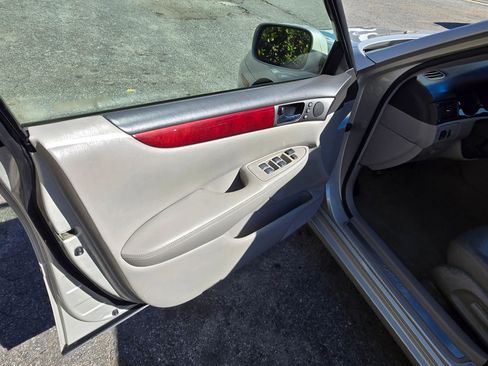 Used 2003 Lexus ES 330 image 9