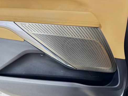 Used 2025 Cadillac Escalade IQ Sport 2 w/ LPO, ONYX Package image 19