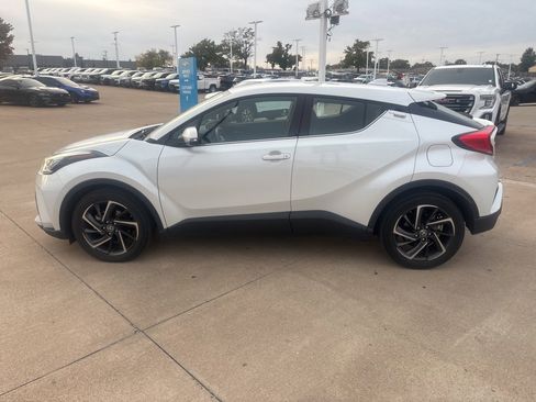 Used 2022 Toyota C-HR XLE image 3