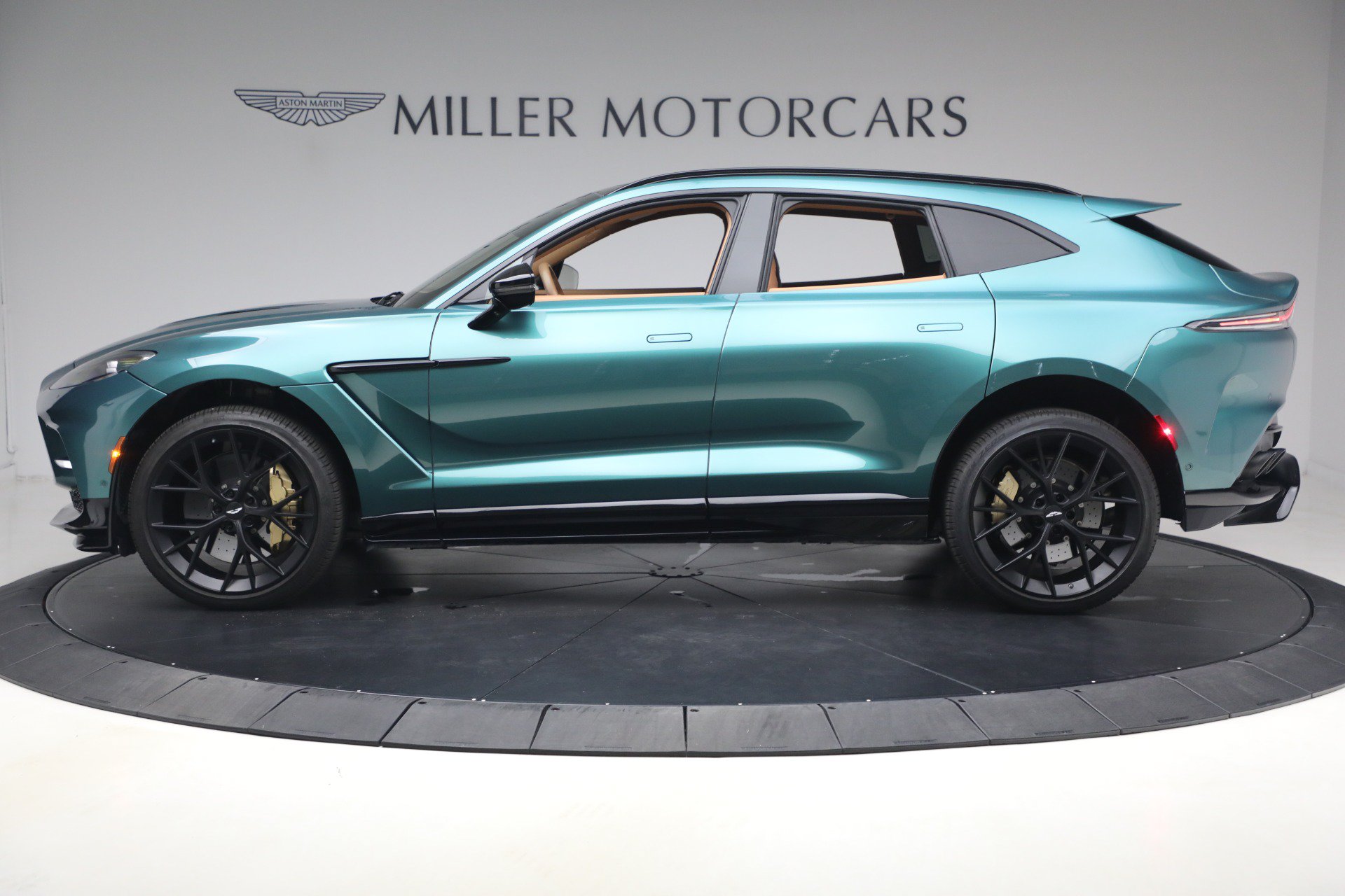 Used 2025 Aston Martin DBX 707 AWD/4WD image 3