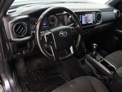 Used 2018 Toyota Tacoma TRD Sport w/ Technology Package RWD image 13