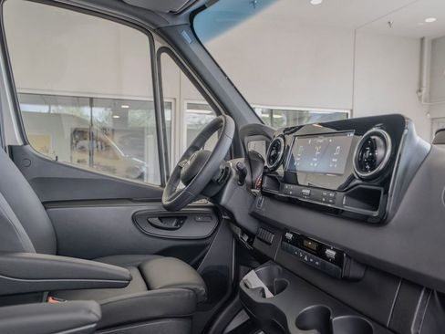 New 2025 Mercedes-Benz Sprinter 2500 image 18