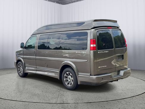 Used 2020 Chevrolet Express 2500 w/ Enhanced Convenience Package RWD image 4