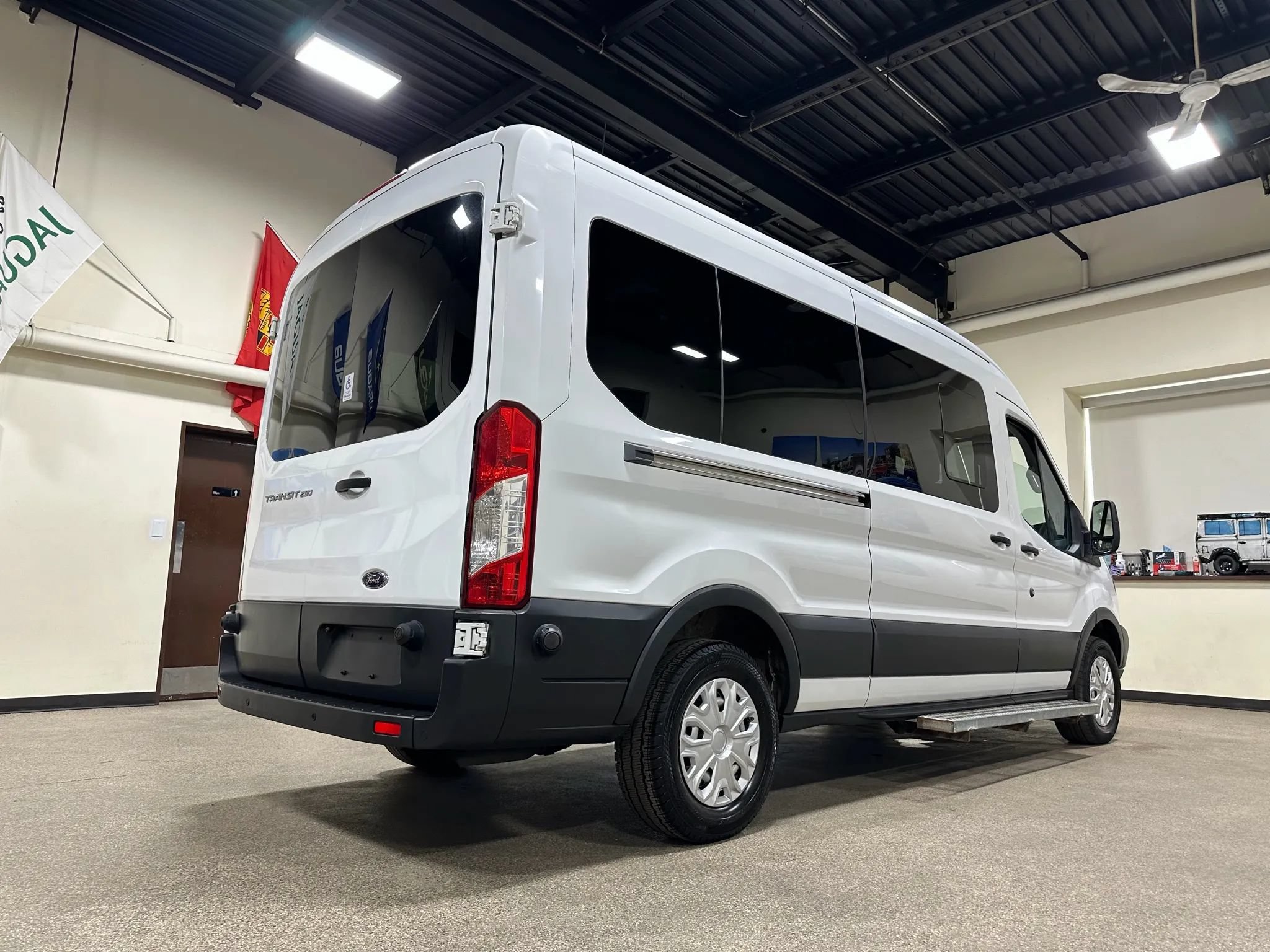 Used 2015 Ford Transit 250 148 Medium Roof RWD image 10