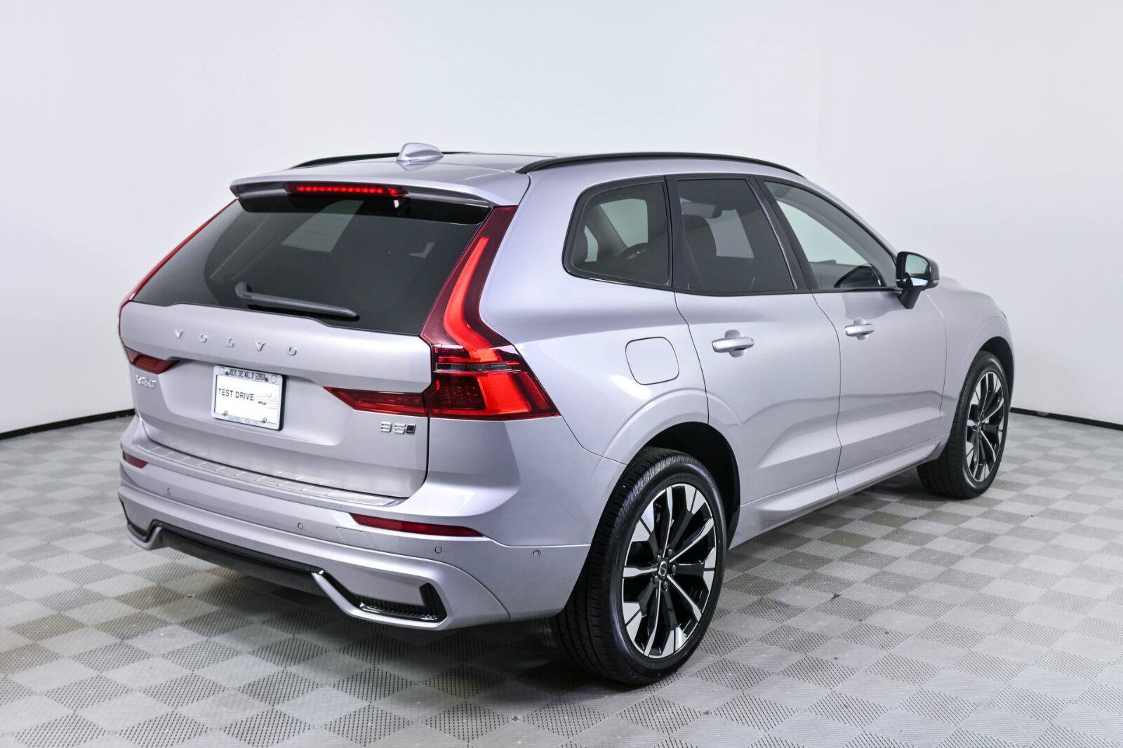 Certified 2026 Volvo XC60 B5 Plus AWD/4WD image 25