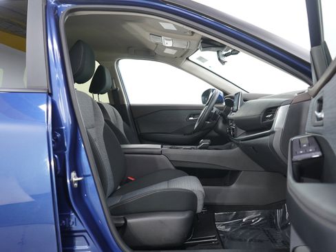 Used 2023 Nissan Rogue SV image 11