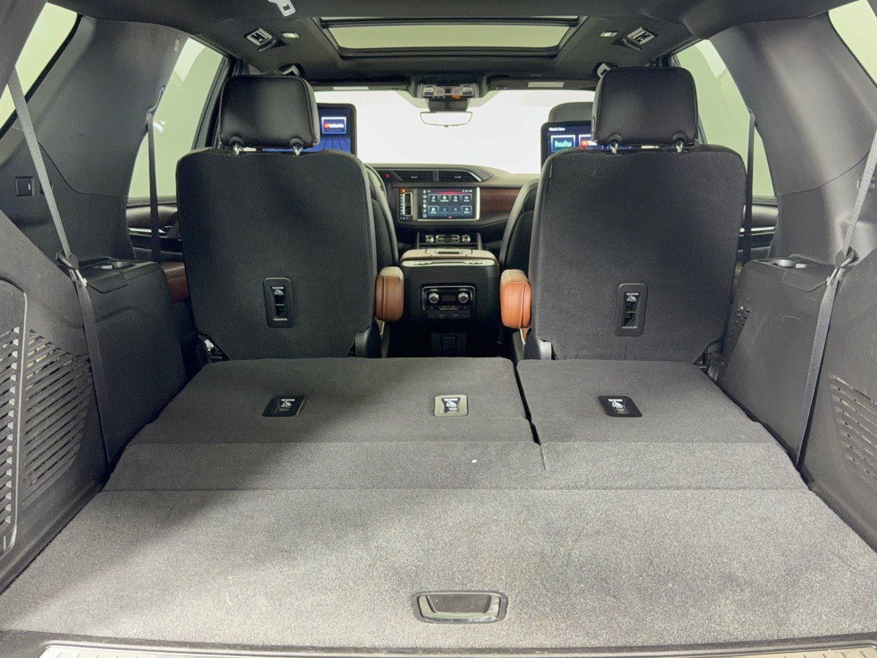 Used 2023 GMC Yukon Denali Ultimate w/ LPO, Floor Liner Package AWD/4WD image 28