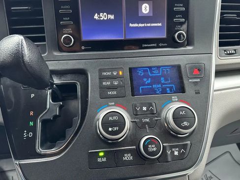 Used 2019 Toyota Sienna LE image 26