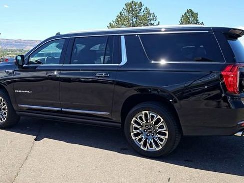 Used 2023 GMC Yukon XL Denali Ultimate AWD/4WD image 6