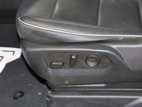 Used 2023 Chevrolet Suburban Premier image 36